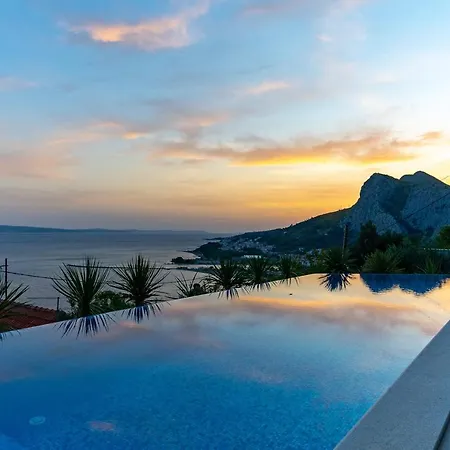 Luxurious Ada; Hot Tub, Sauna, Gym, Pool *