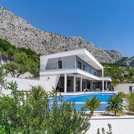 Luxurious Ada; Hot Tub, Sauna, Gym, Pool Villa Omiš
