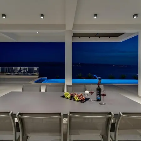 Luxurious Ada; Hot Tub, Sauna, Gym, Pool Villa *