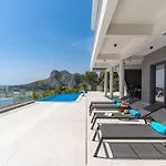 Luxurious Ada; Hot Tub, Sauna, Gym, Pool *