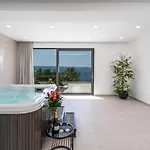 ヴィラ Luxurious Ada; Hot Tub, Sauna, Gym, Pool