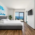 Luxurious Ada; Hot Tub, Sauna, Gym, Pool *