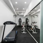 Luxurious Ada; Hot Tub, Sauna, Gym, Pool