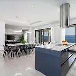 Luxurious Ada; Hot Tub, Sauna, Gym, Pool