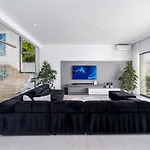 Luxurious Ada; Hot Tub, Sauna, Gym, Pool ヴィラ