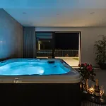 Luxurious Ada; Hot Tub, Sauna, Gym, Pool ヴィラ