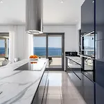 Luxurious Ada; Hot Tub, Sauna, Gym, Pool ヴィラ オミシュ