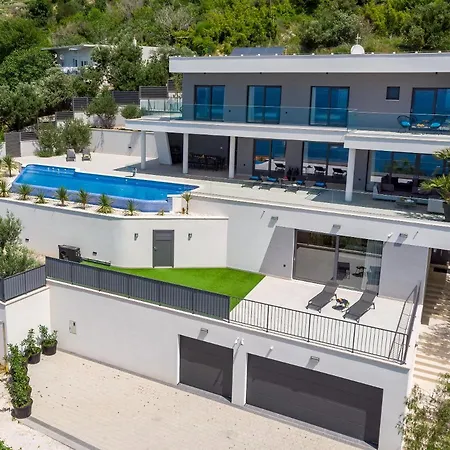 Luxurious Ada; Hot Tub, Sauna, Gym, Pool Omiš