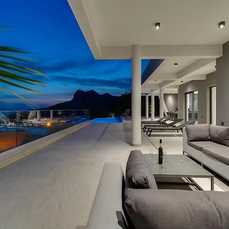 Luxurious Ada; Hot Tub, Sauna, Gym, Pool Omiš
