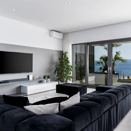 Luxurious Ada; Hot Tub, Sauna, Gym, Pool Vila *