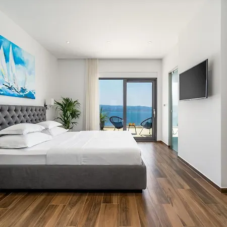 Luxurious Ada; Hot Tub, Sauna, Gym, Pool *
