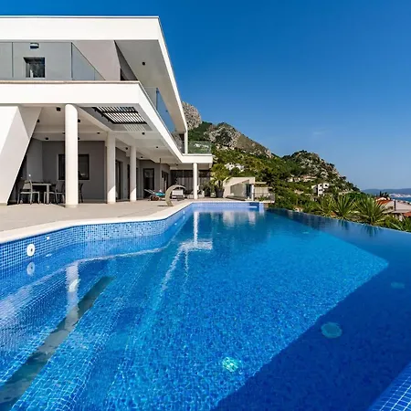 Luxurious Ada; Hot Tub, Sauna, Gym, Pool Vila