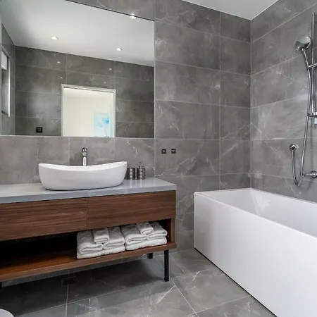 Vila Luxurious Ada; Hot Tub, Sauna, Gym, Pool